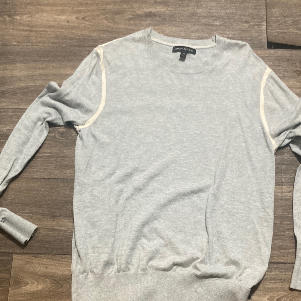 Banana Republic Light Gray Crewneck Sweater size medium